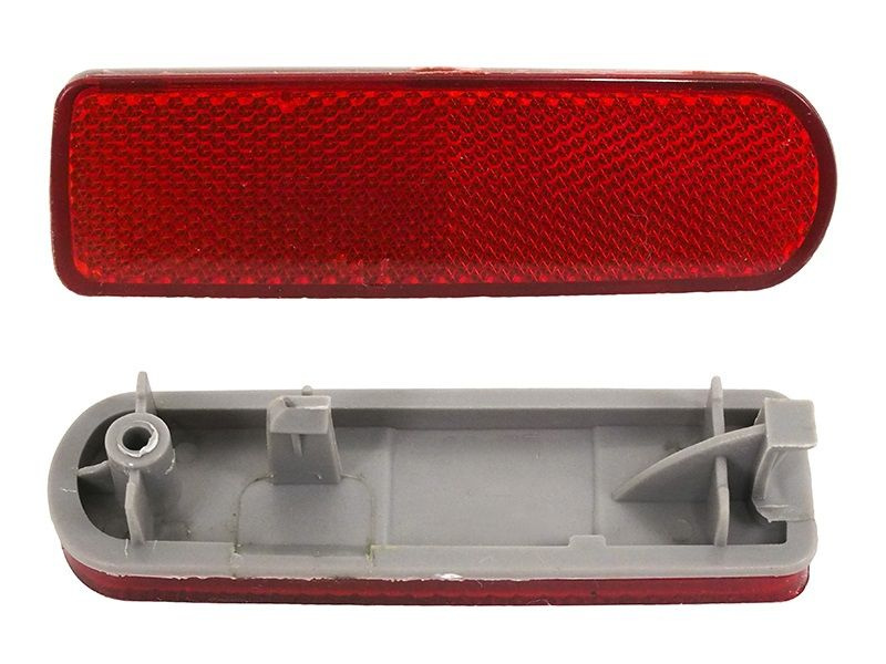 Отражатель Nissan Pathfinder 99-02 / Terrano 99-02 (Сзади/ Справа)