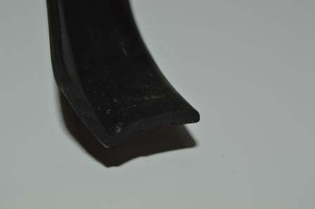 Профиль резиновый уплотнительный Г-образный черного цвета. Козырек 20 мм, высота 25 мм. Длина 10 метров. #1