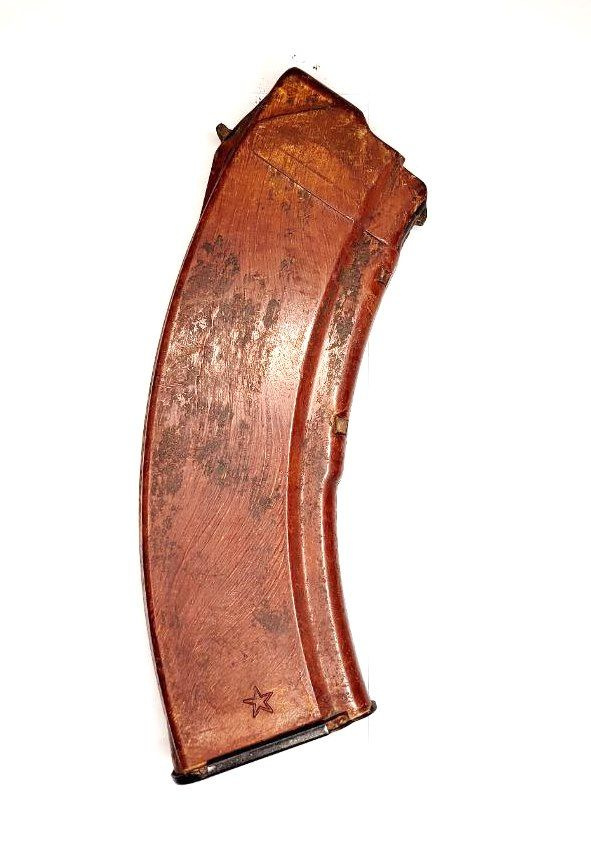 Бакелитовый магазин АК АКМ 7,62 мм. В рабочем состоянии, с трещиной на ...