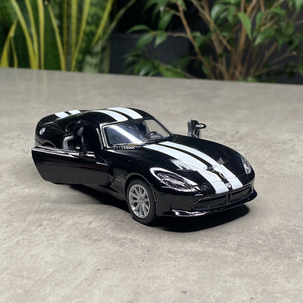 Машинка металлическая Додж Вайпер ГТС SRT Dodge Viper GTS 2013 Kinsmart  1:32 5363DFKT инерционная, цвет Черный с полосками - купить с доставкой по  выгодным ценам в интернет-магазине OZON (837942862)