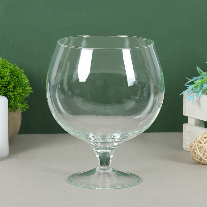 Конфетница стекло, ваза шар на ножке, высота 19 см, диаметр 14 см .