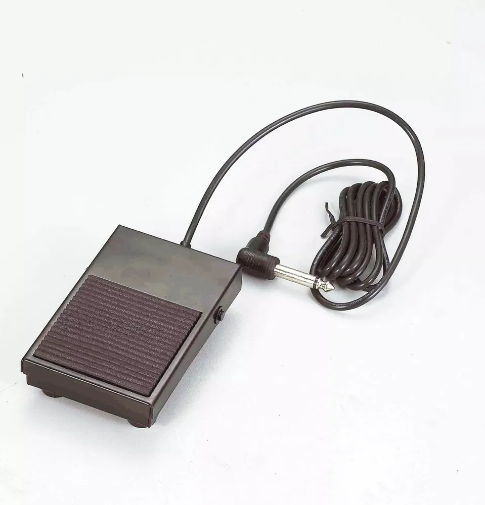 DEKKO PEDAL-4 Педаль-СУСТЕЙН для продления звука на клавишных инструментах с переключением полярности, вариант