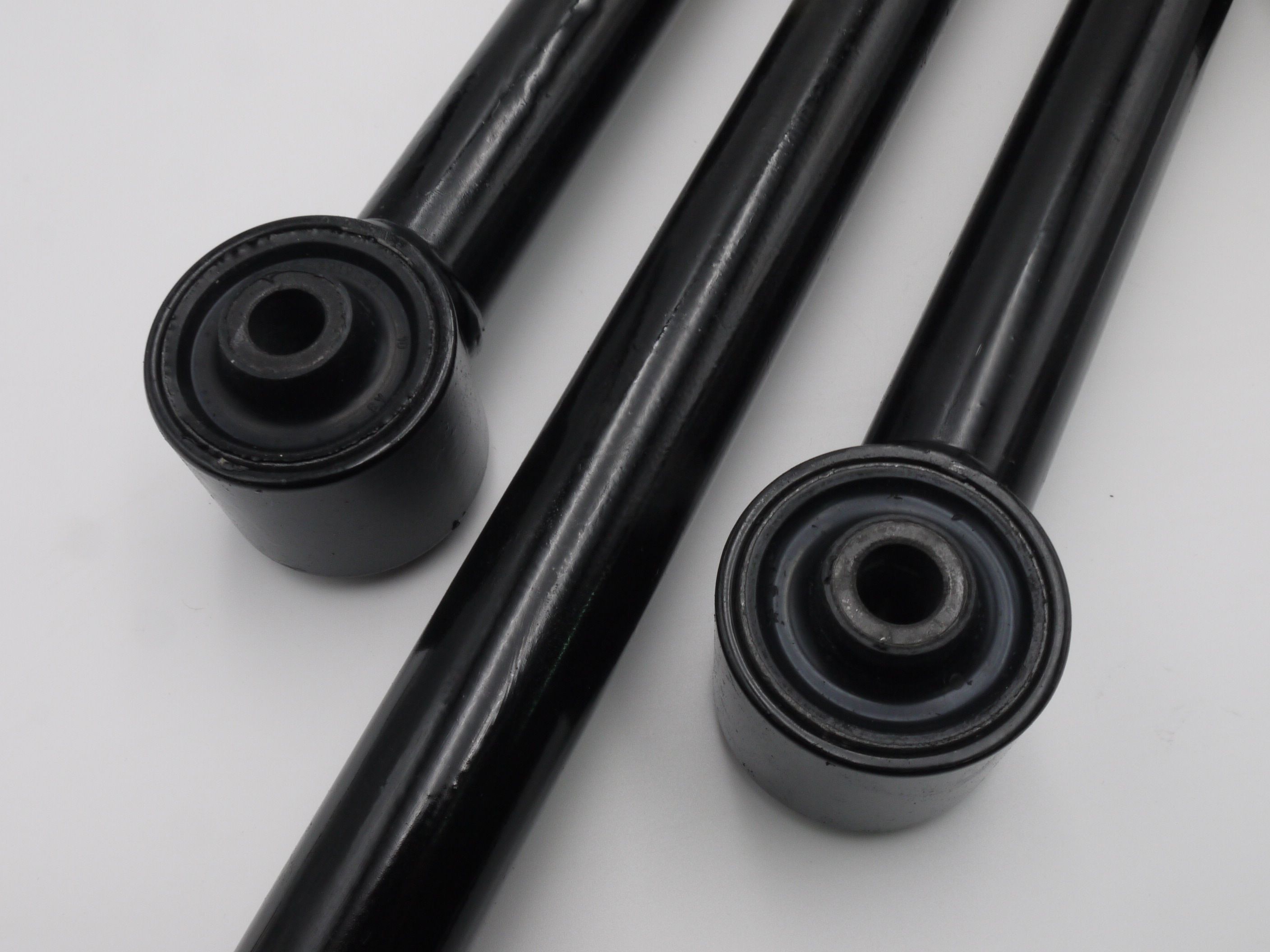 Комплект реактивных тяг задней подвески (реактивки, тяги, штанги ...