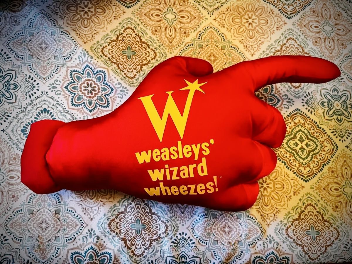 Мягкая игрушка фигурка Плюшевая перчатка Weasley' Wizard Wheezes Гарри Поттер