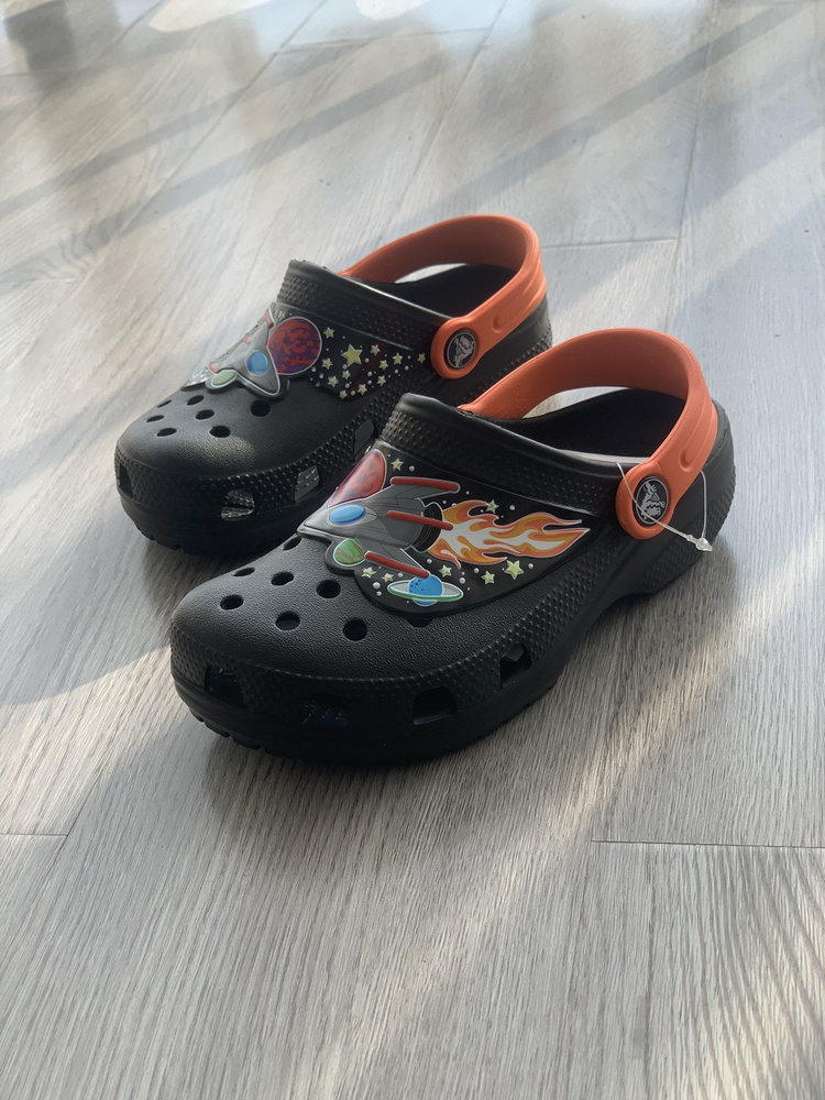 Balenciaga deals crocs cheap