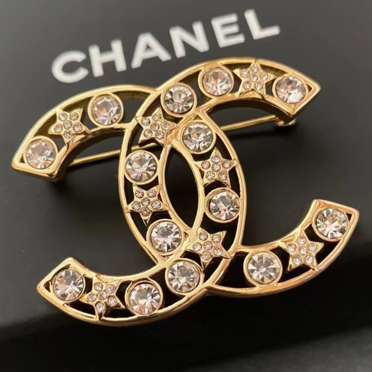 CHANEL брошь - купить с доставкой по выгодным ценам в интернет-магазине ...