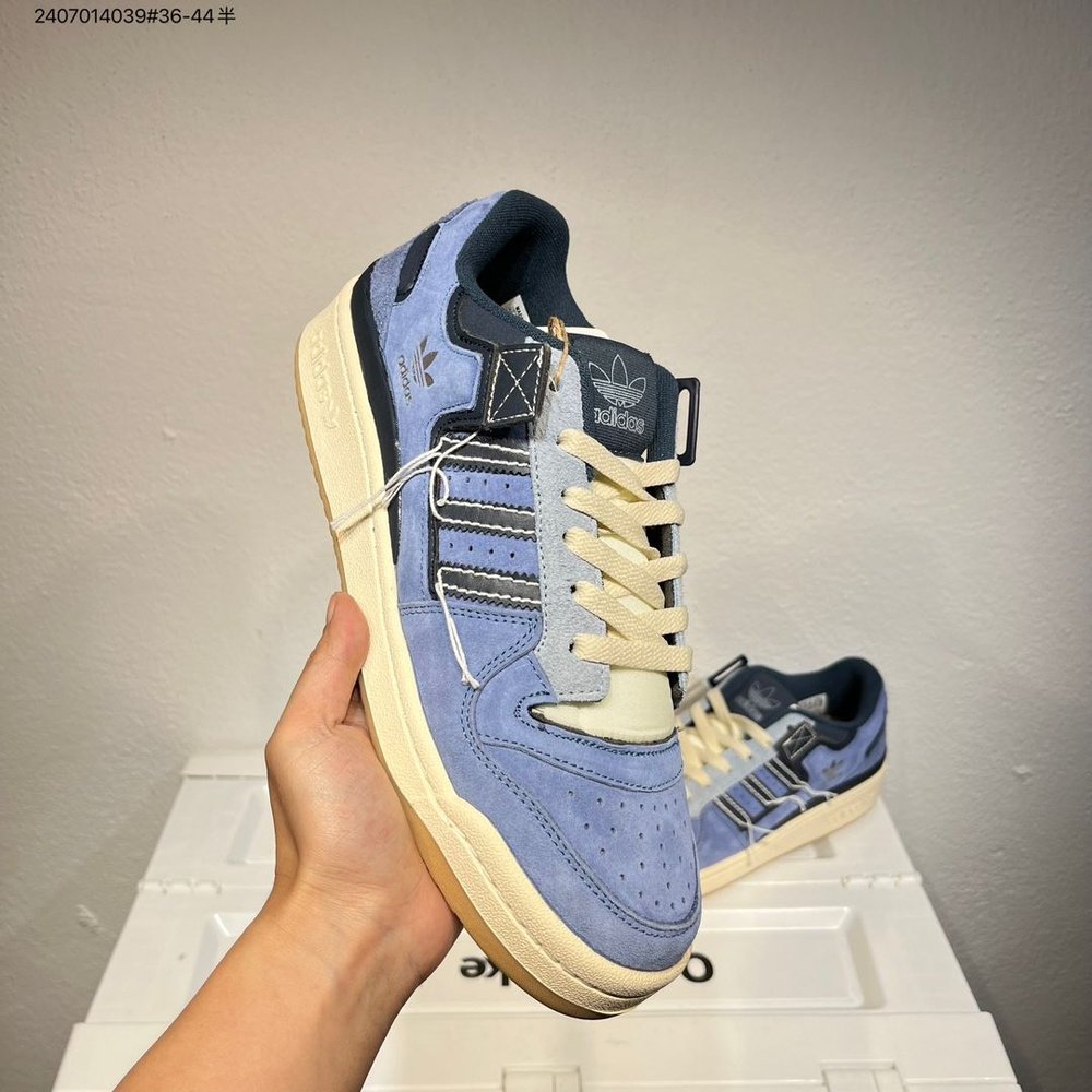 Кроссовки Adidas #1