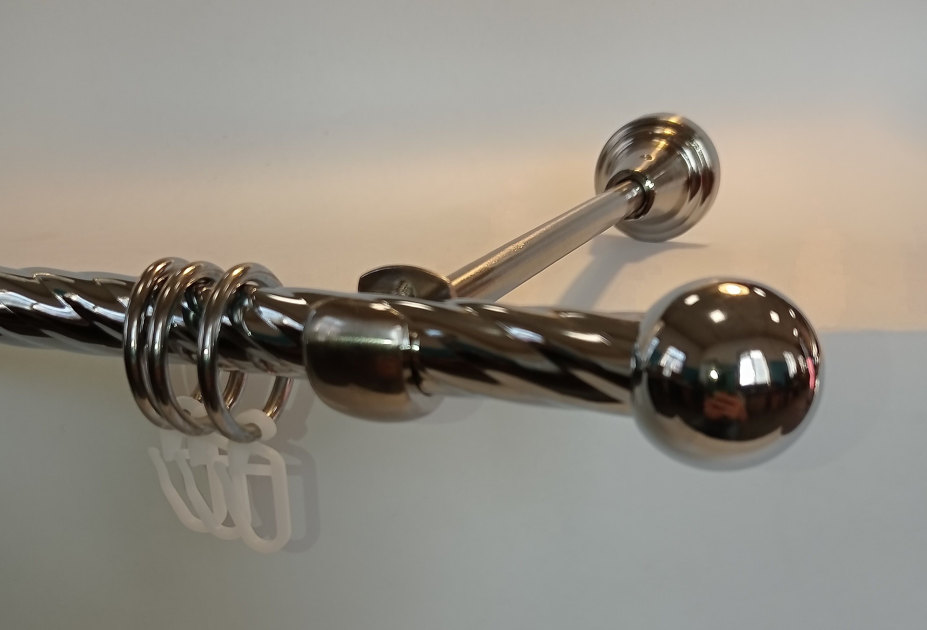 сравнение материалов карниза