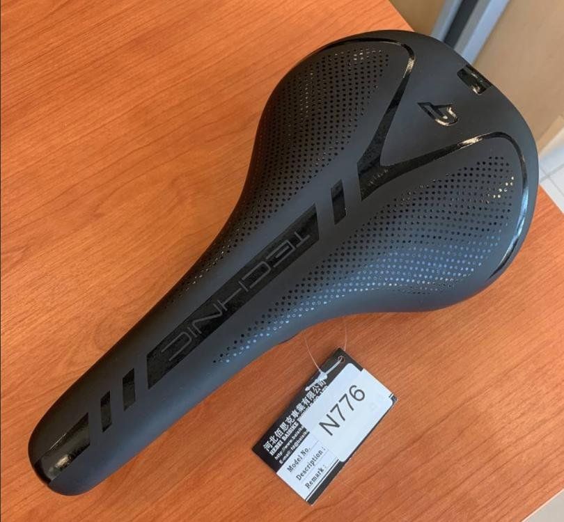 Седло велосипедное MTB COMIRON ROGLIC N776 270X145, технологии: DW, ED. Верх: полиуретан Седло велосипедное MTB COMIRON ROGLIC N776 270X145, технологии: DW, ED. Верх: полиуретан