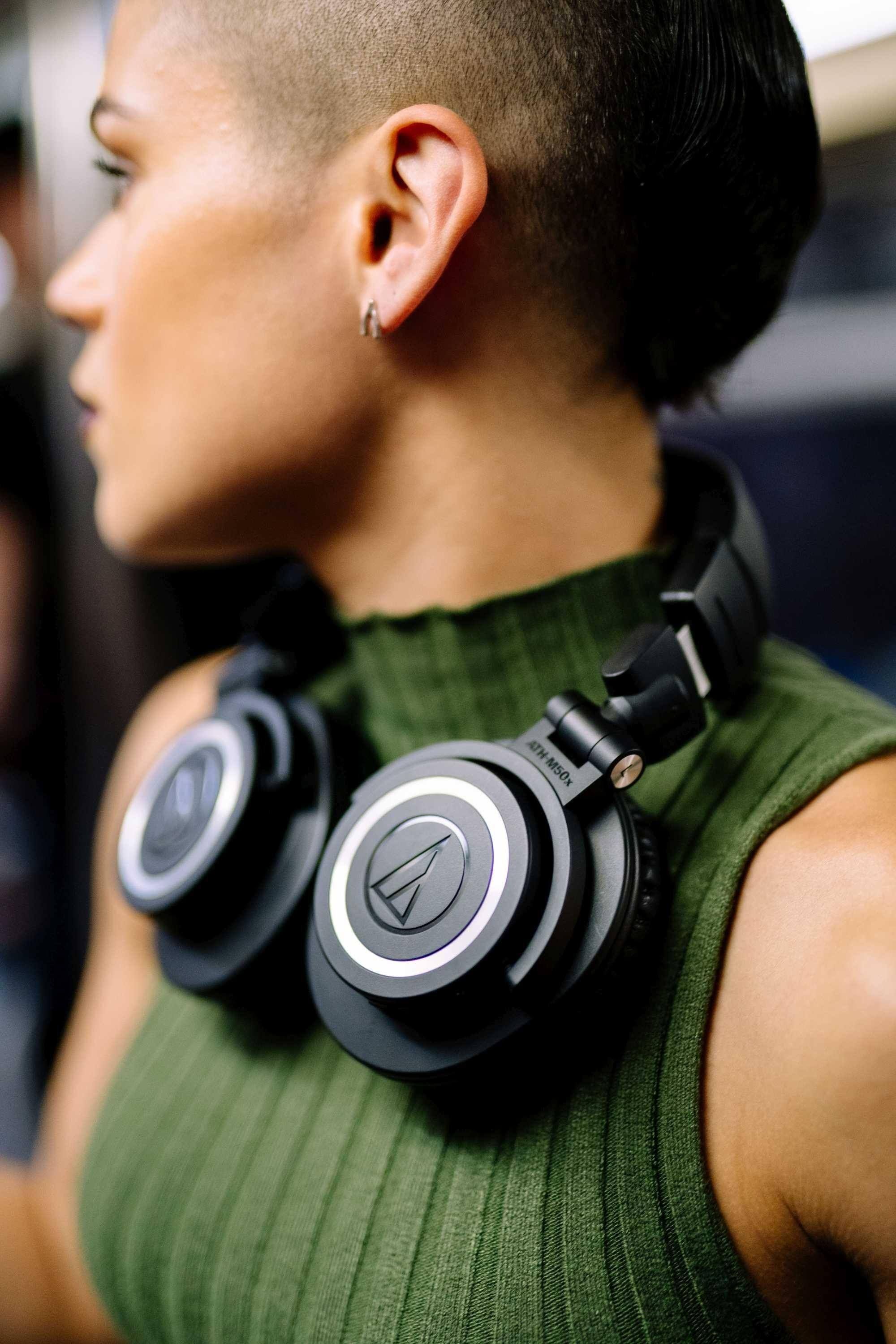 Наушники audio technica ath. Audio-Technica ATH-m50xbt. Наушники Audio-Technica ATH-m50x, черный. Наушники ATH m50x. Audio Technica m50x BT.