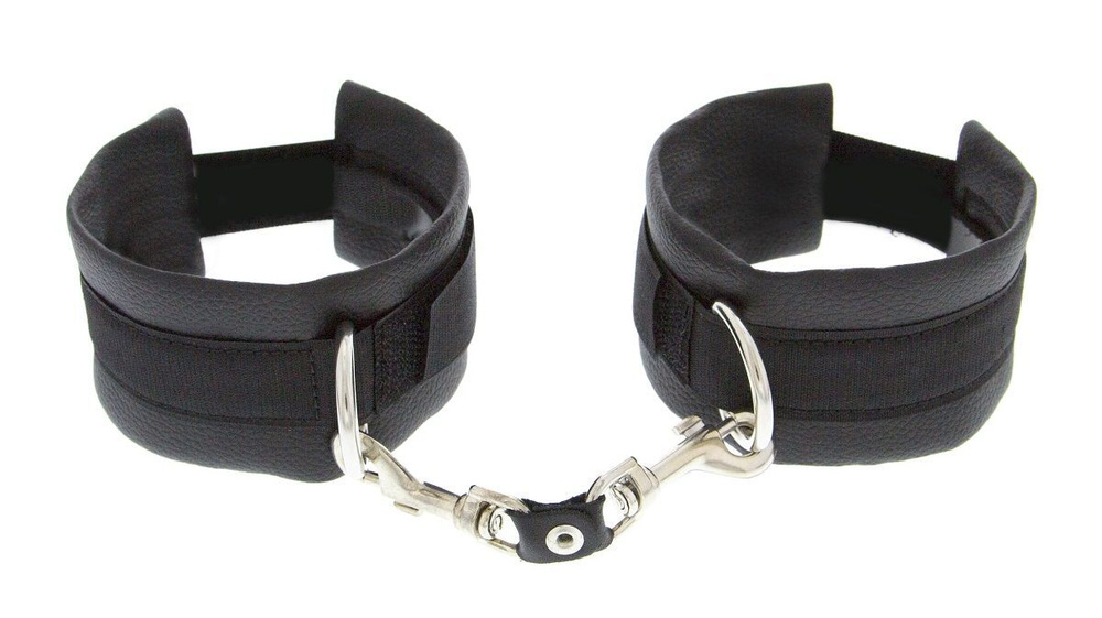 Полиуретановые наручники Luxurious Handcuffs, Blush Novelties, черный #1