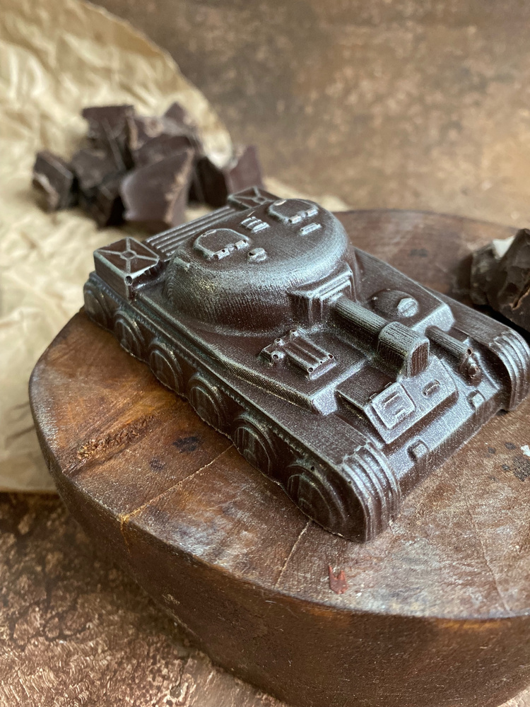 Шоколад фигурный "Танк"/ бельгийский шоколад ручной работы  #1