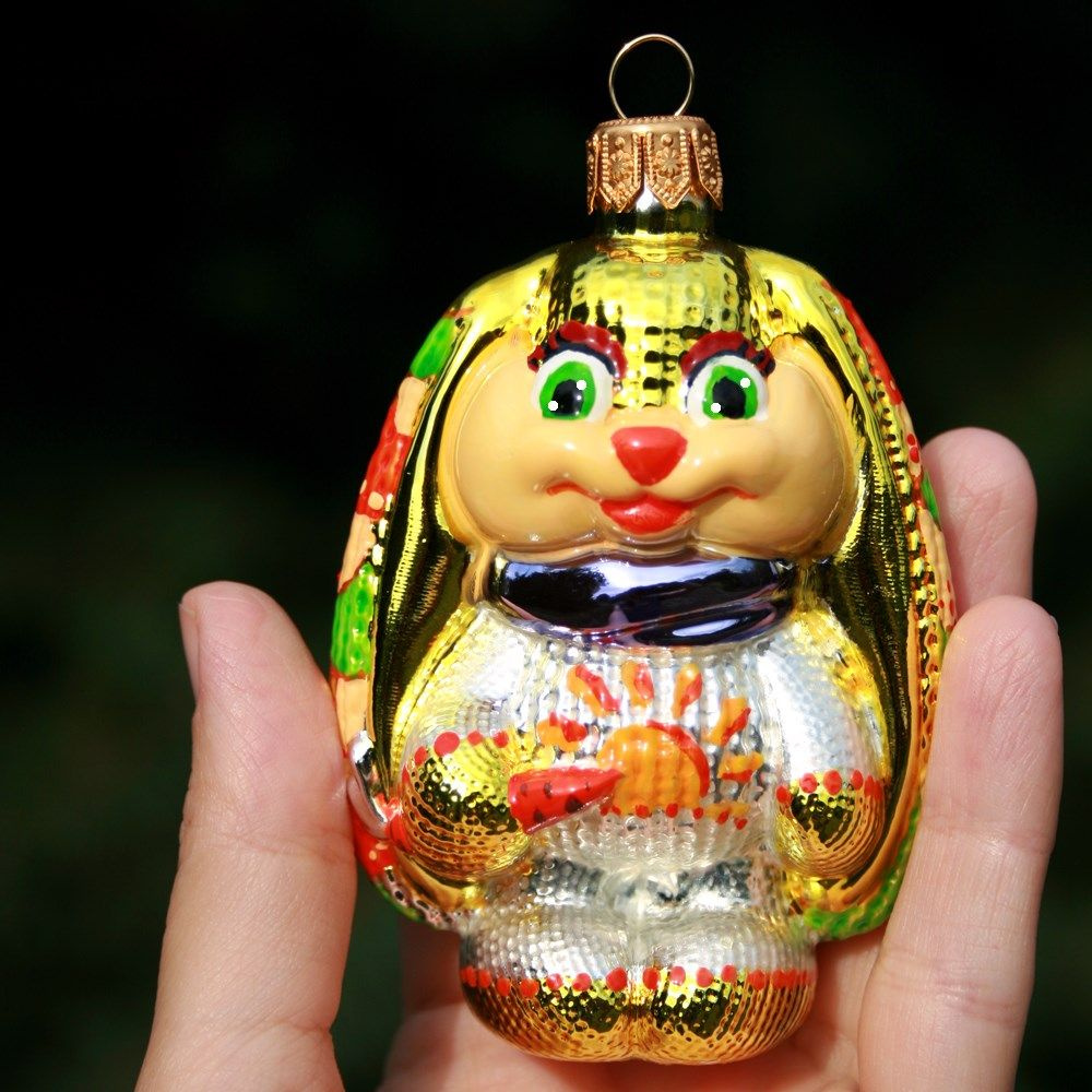 Стеклянный заяц. Зайчиха стекло елочная игрушка. Елочная игрушка ссср девочка-морковка. Фото glass toys. Амурский тигр игрушка.