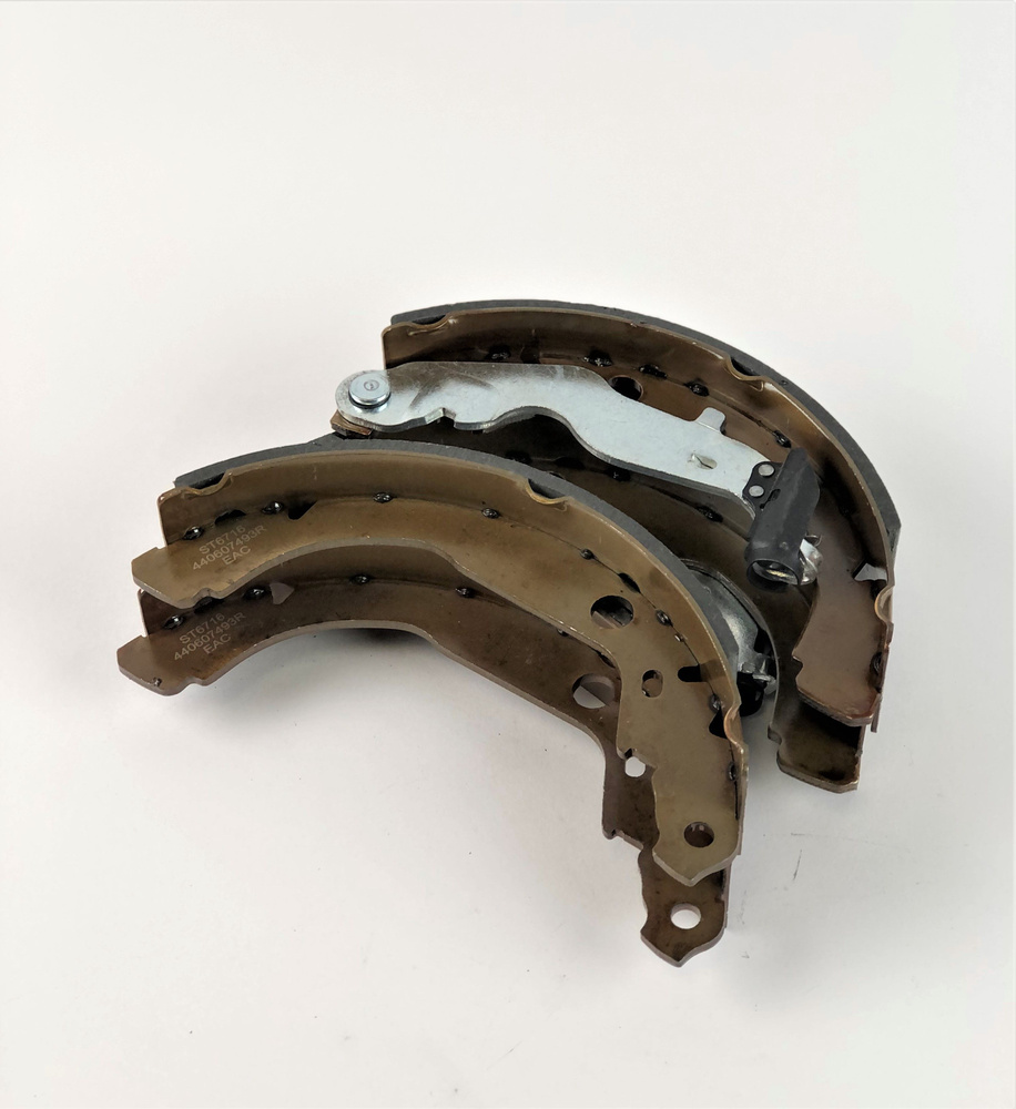 6. 440605238r фото. Atr7701210109. 440607493r колодки тормозные задние renault duster. Колодки задние барабанные логан.