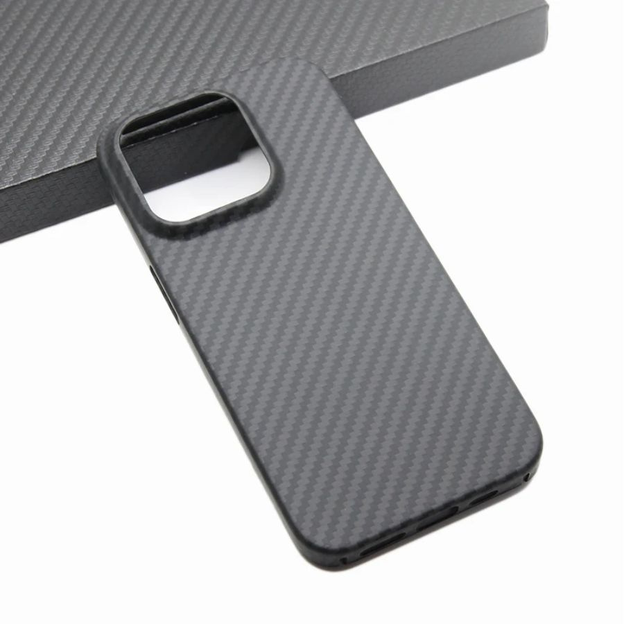 Кевларовый чехол без ободка DiXiS Carbon Case для Apple iPhone 15 Pro Max  (B15ProM-0B) Черный матовый - купить с доставкой по выгодным ценам в  интернет-магазине OZON (1358468891)