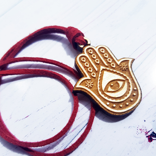 Оберег рука: что означает символ и как его фото защитит от сглаза