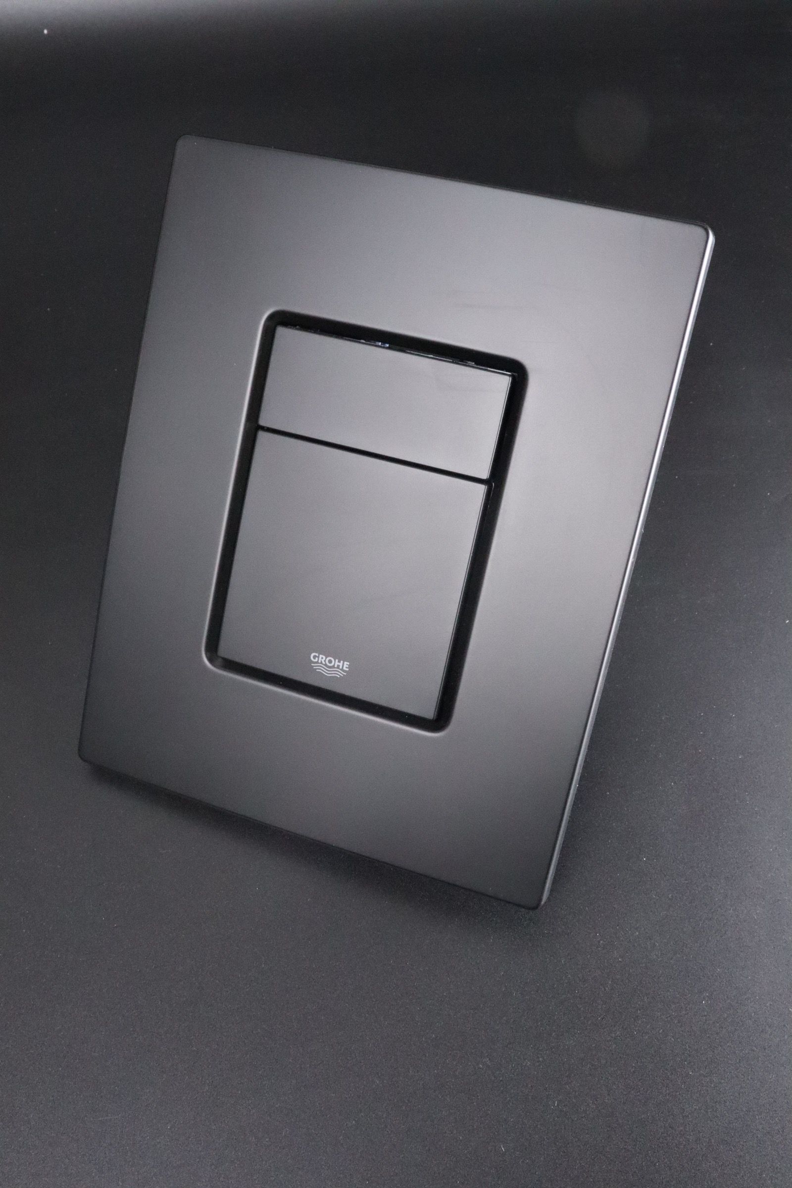 GROHE SKATE COSMOPOLITAN Кнопка смыва для унитаза черная 38732KF0 ...