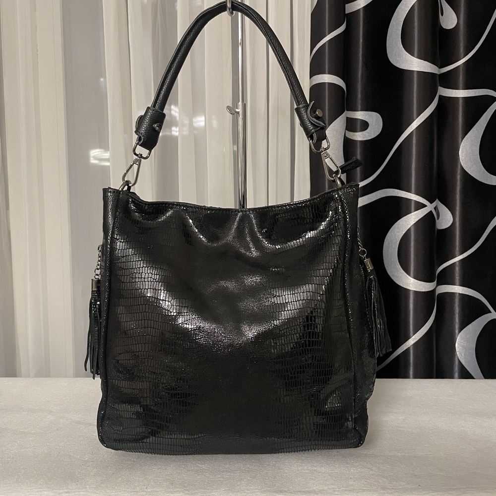 Женская сумка из натуральной мягкой кожи , на плечо , с лазерной ...