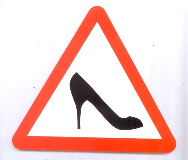 Наклейка на автомобиль Уважай меня (Туфелька) - купить по выгодным ...