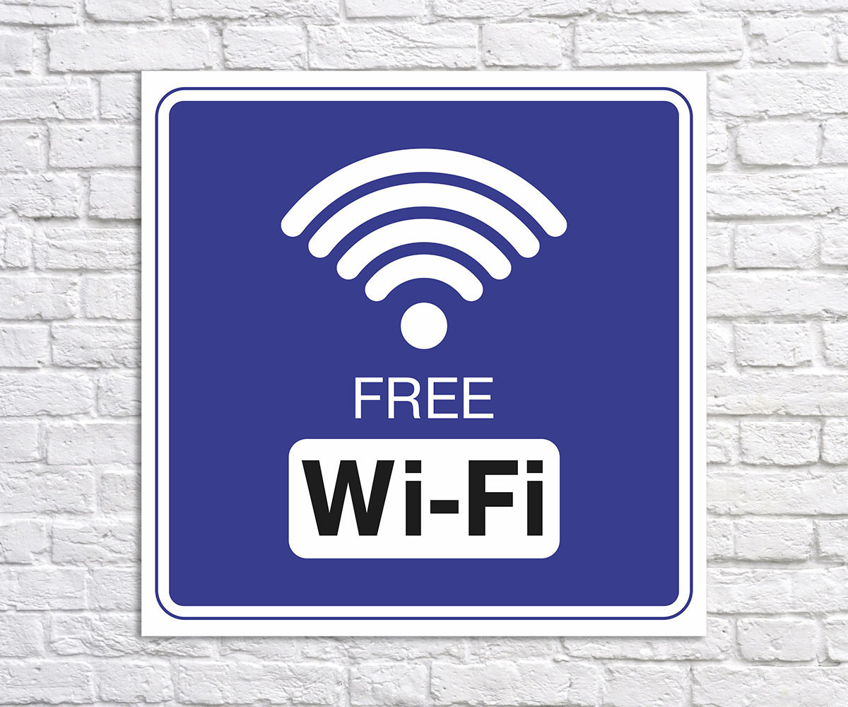 Как не потерять деньги в отпуске через публичный Wi-Fi