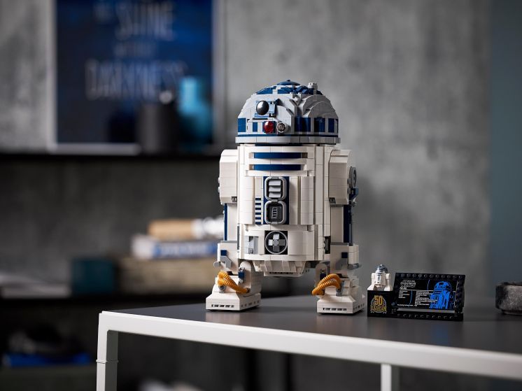 Видео: как сделать самому модель R2-D2 из «Звездных войн»