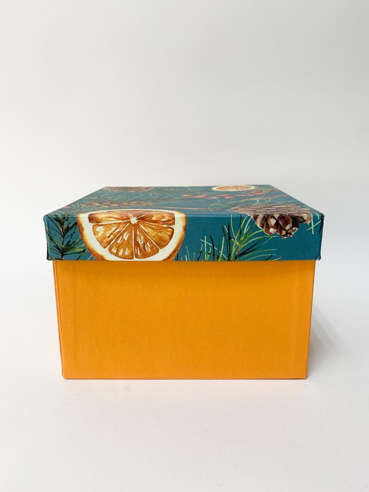 Подарочная коробка из картона с крышкой, прямоугольная новогодняя, с рисунком ель с апельсинами, 15х15 #1