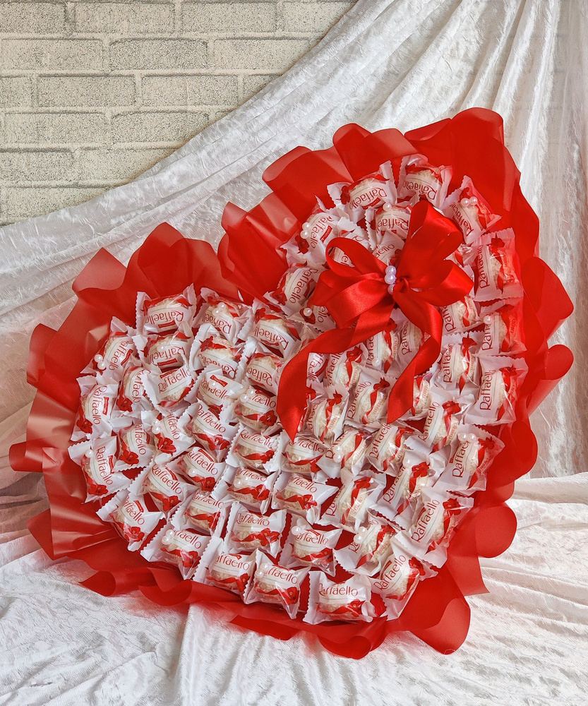Букет из Raffaello в виде сердца #1