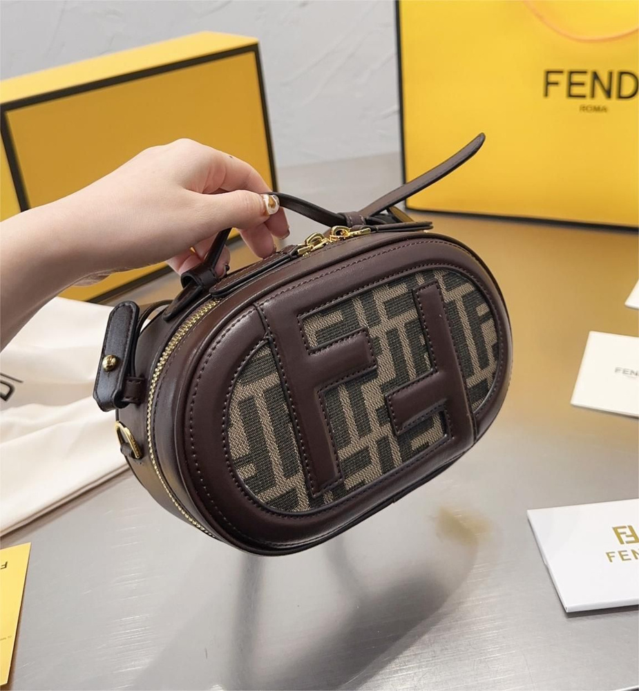 Fendi Сумка на плечо круглая #1