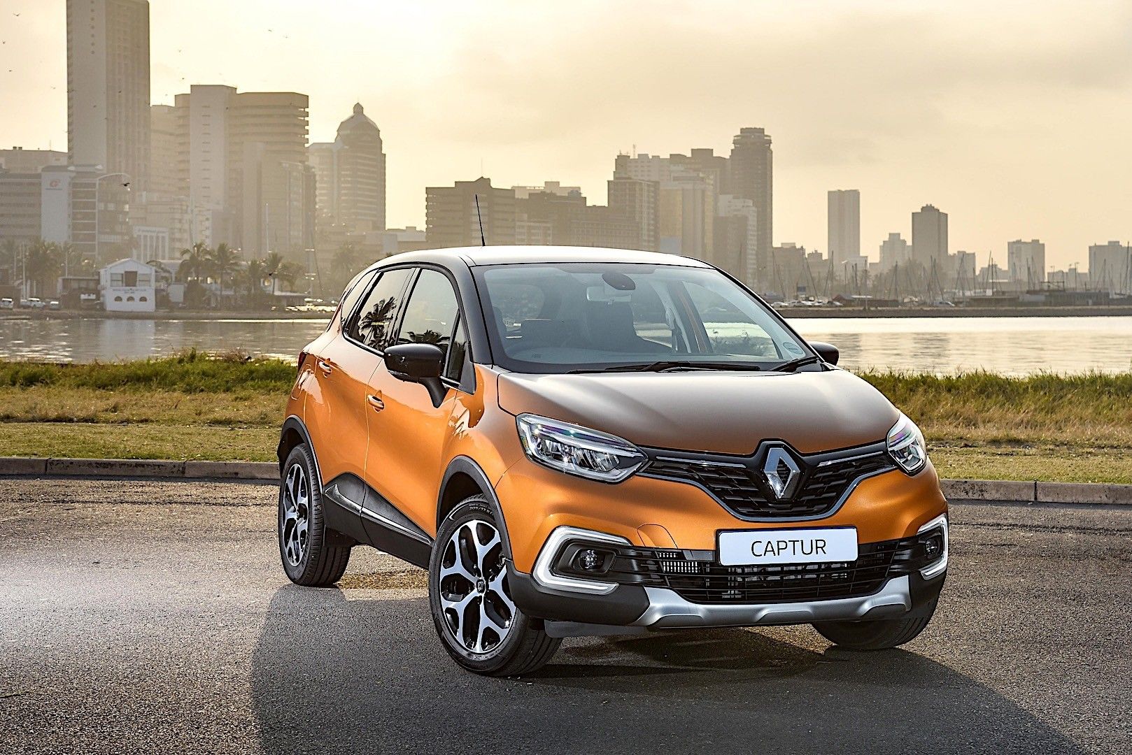 Рено каптур реальные отзывы. Рено Ренаулт Каптур. Рено Каптур 2021. Renault Captur 2017. Рено Логан Каптур.