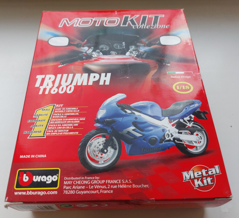 Triumph TT600 сборная модель мотоцикла 1:18 Bburago 18-55004 #1