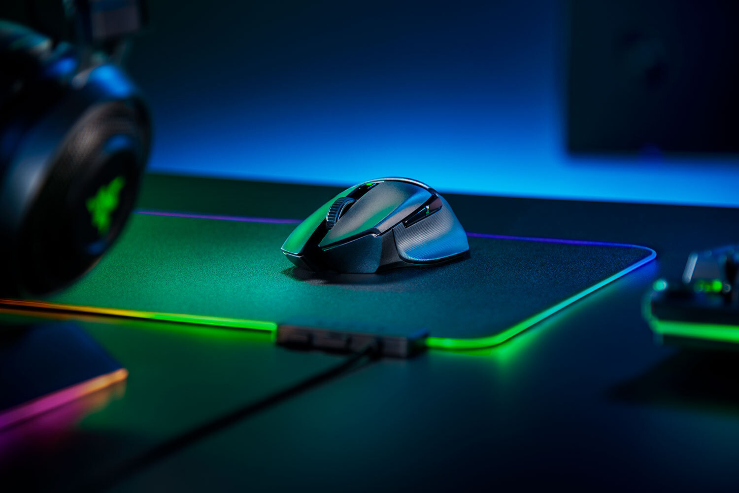 Razer basilisk x hyperspeed. Razer Basilisk Ultimate. Мышь рейзер Basilisk x Hyperspeed. Мышка проводная игровая с подсветкой от Razer. Рейзер в 3 2020.