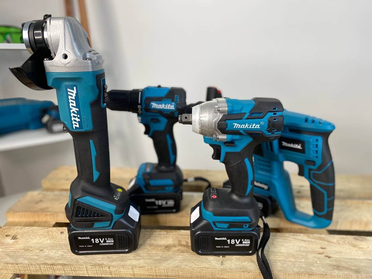 Набор электроинструментов Makita 4 в 1 безщеточный / Шуруповерт