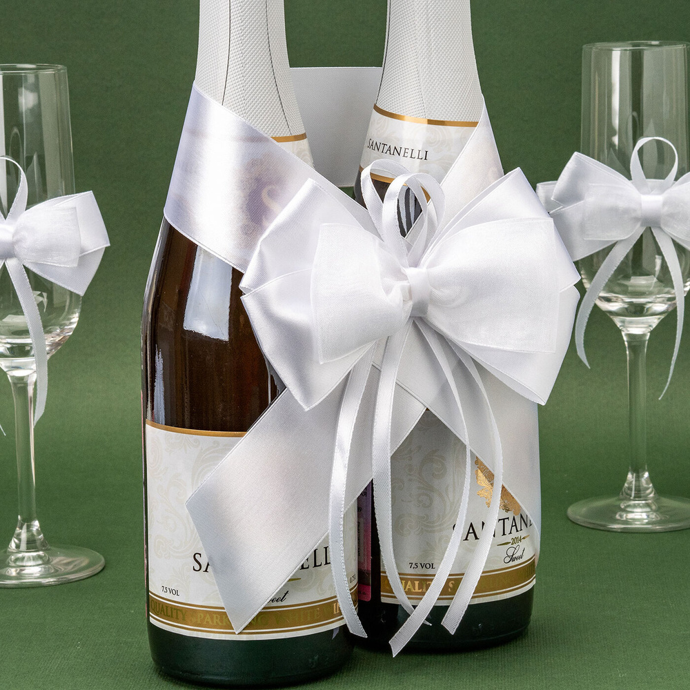 Декор бутылки шампанского на свадьбу цветами