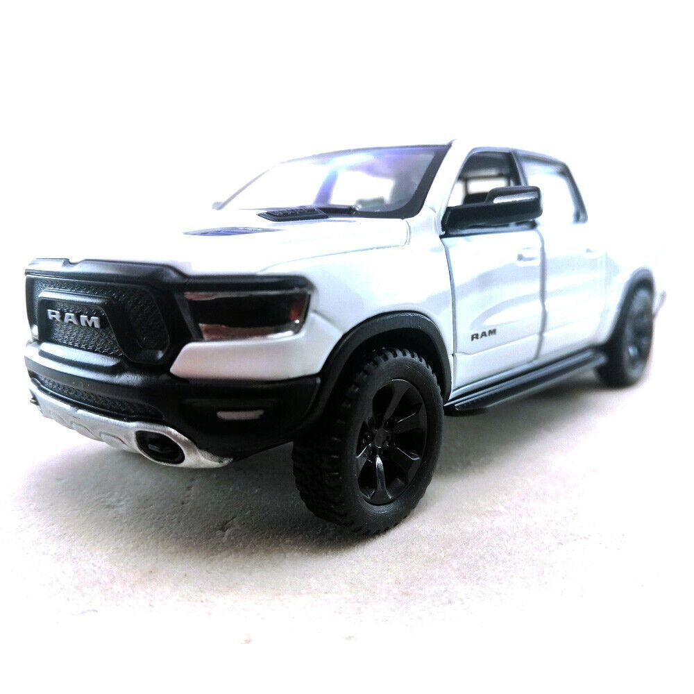 Машинка металлическая Додж Рам Dodge Ram 1500 2019 Kinsmart 1:46 5413DKT  инерционная, цвет Белый - купить с доставкой по выгодным ценам в  интернет-магазине OZON (963165930)