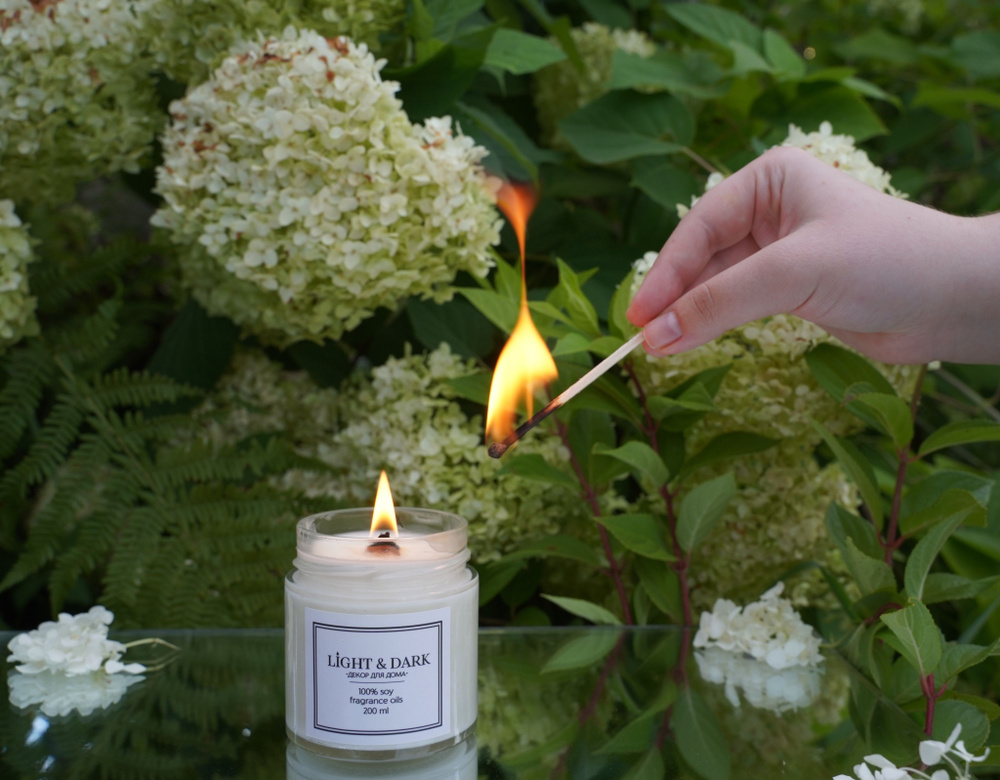 Ароматическая соевая свеча с необычным деревянным фитилем, потрескивающим как дрова в камине Passion #1