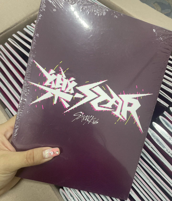STRAYKIDS