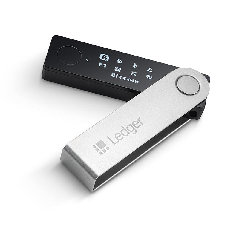 аппаратный крипто кошелек Ledger на столе