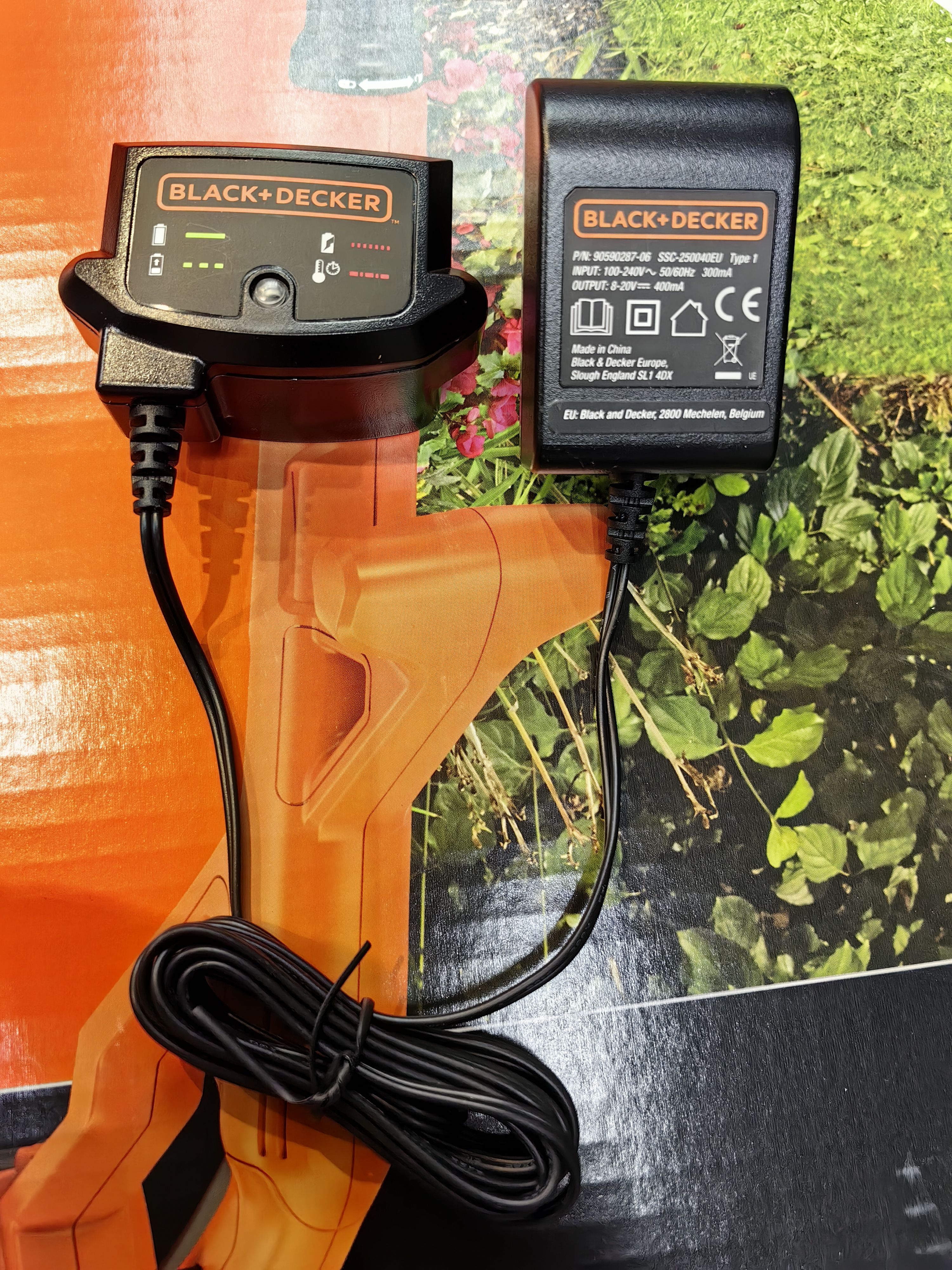 Зарядное устройство BLACK+DECKER SSC-250040EU 8-20V 0.4 A купить
