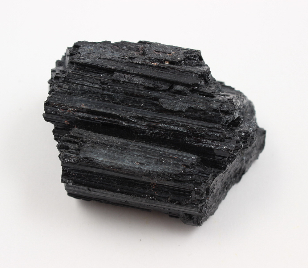 Камень натуральный Черный турмалин (Шерл Ведьмин камень) 4,5 + см  талисман,оберег,амулет - купить с доставкой по выгодным ценам в  интернет-магазине OZON (424896373)
