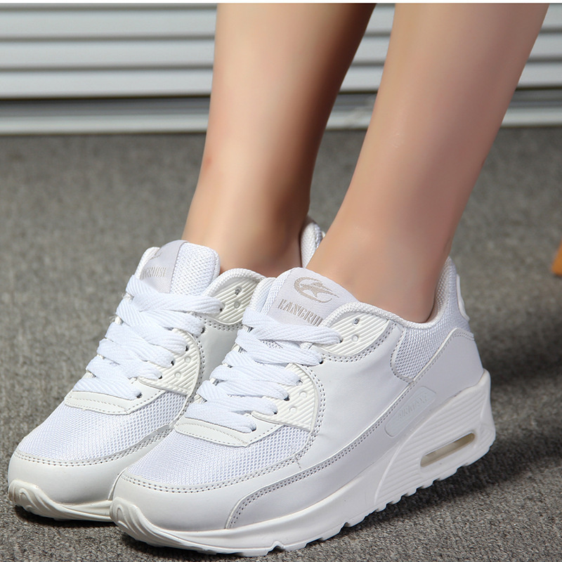 Белые кроссовки модели. Кроссовки женские. Белые кроссовки. Кроссовки женские белые. Кроссовки на платформе женские.