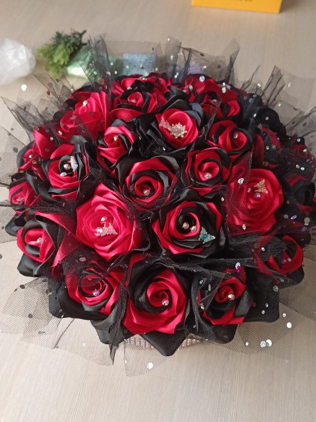 Купить Букет роз из атласных лент "Яркость" Подарок на 8 марта, подарок ...