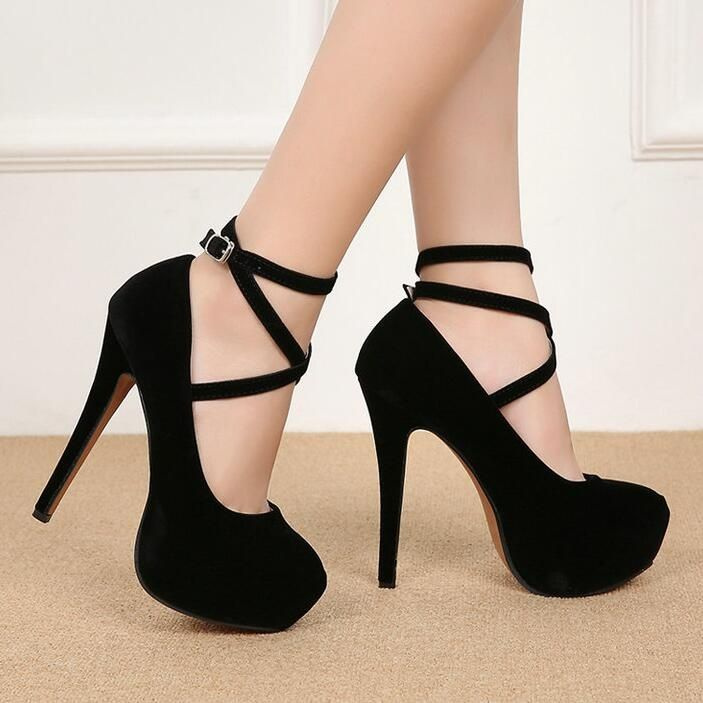 Женские черные туфли на каблуке с ремешком фото