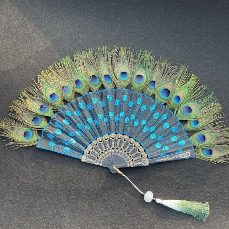 Сувениры из страусиных перьев