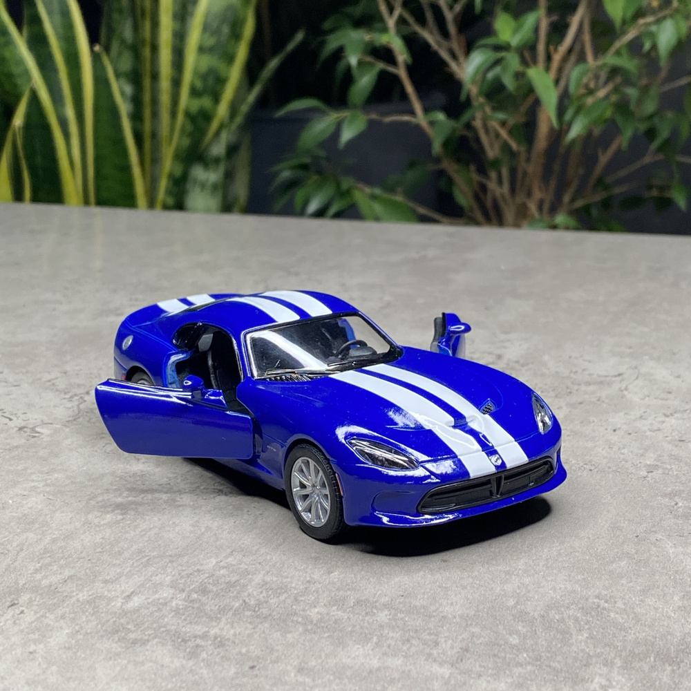 Машинка металлическая Додж Вайпер ГТС SRT Dodge Viper GTS 2013 Kinsmart  1:32 5363DFKT инерционная, цвет Синий с полосками - купить с доставкой по  выгодным ценам в интернет-магазине OZON (837942036)