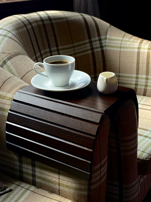 Деревянный столик на подлокотник дивана - купить с доставкой по ...