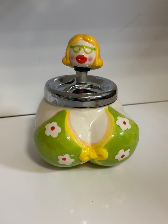 Пепельница Оригинальная в виде женской фигуры в купальнике .Основание ...