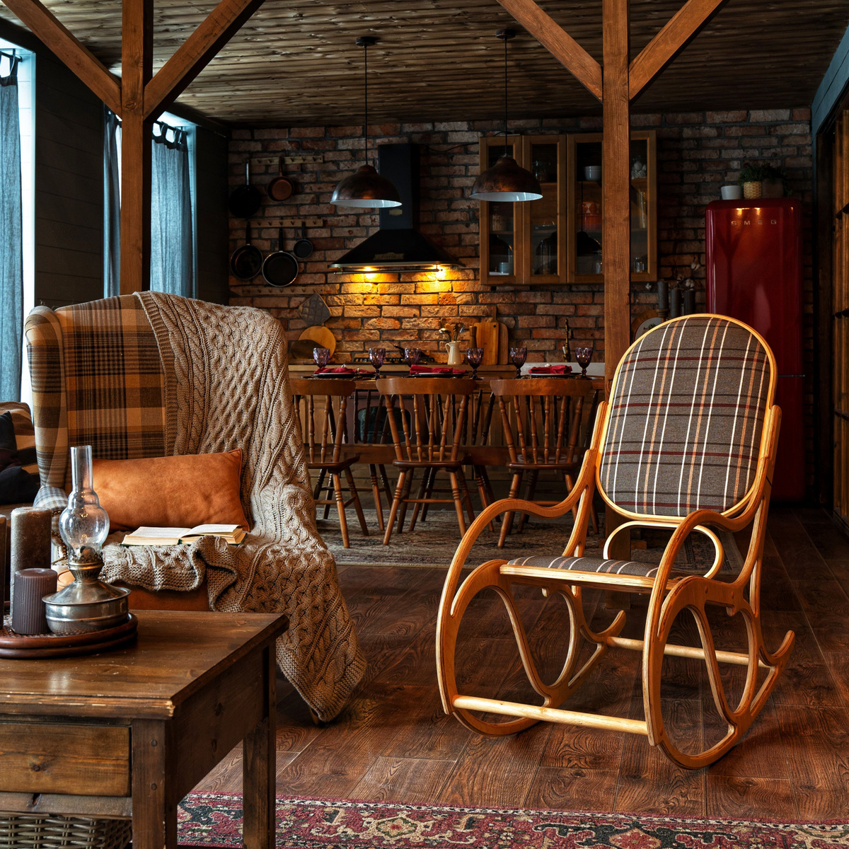 Стильное деревянное кресло, с выраженной текстурой дерева, в сочетании с клетчатой обивкой из рогожки. Украсит интерьер вашего дома, подчеркнув его уникальность. Классический дизайн, натуральные материалы и особый комфорт!