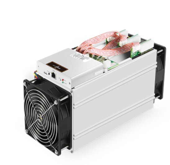 современный ASIC майнер на белом фоне