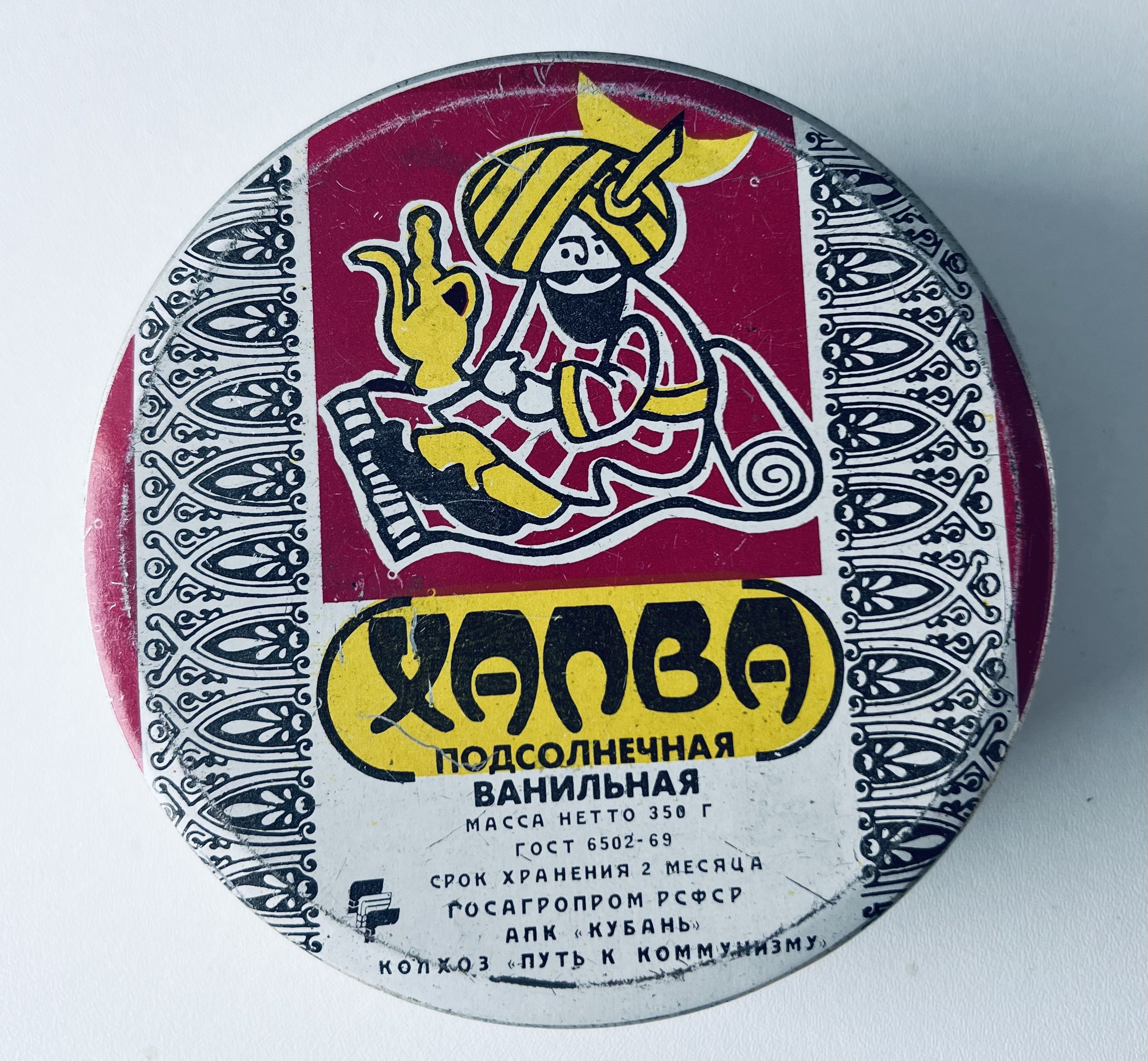 Қызы жыныс мүшесіне қолын тигізеді