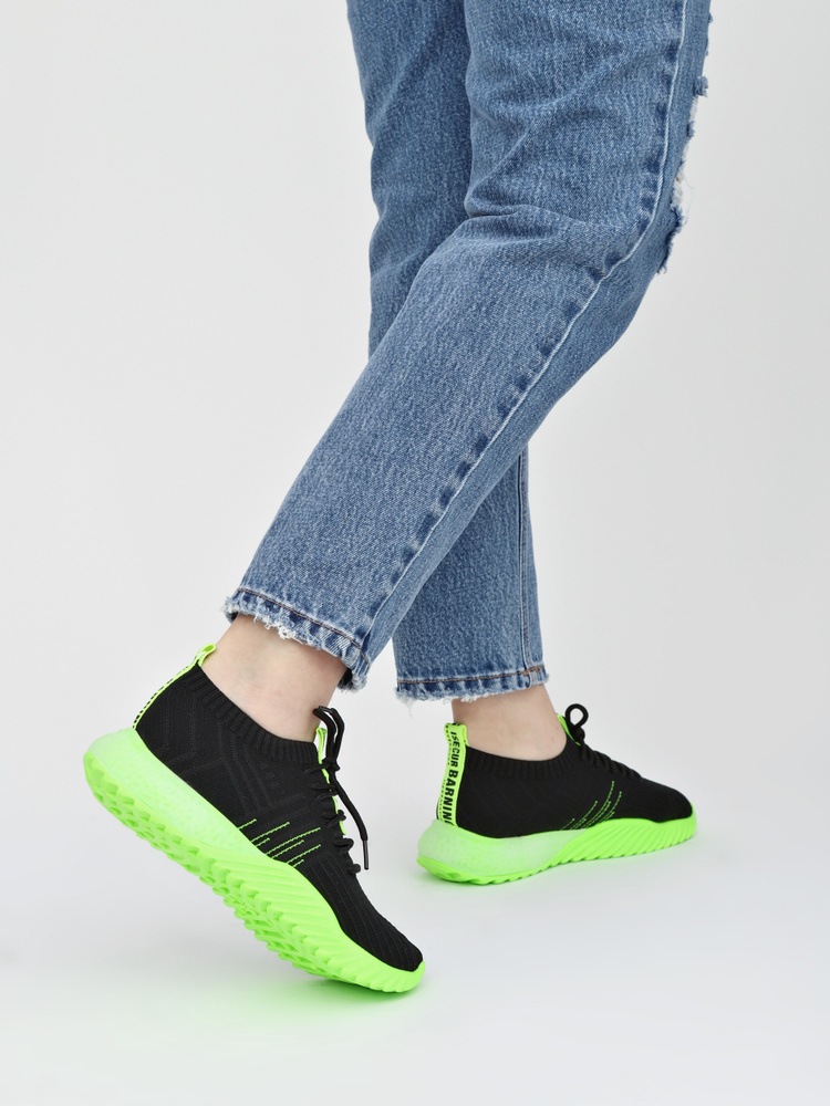 Кеды изи. Кроссовки реплика отзывы. Maison margiela replica shoes. Кроссовки maison margiela replica low top. Бренд мейсон марджела кроссовки.